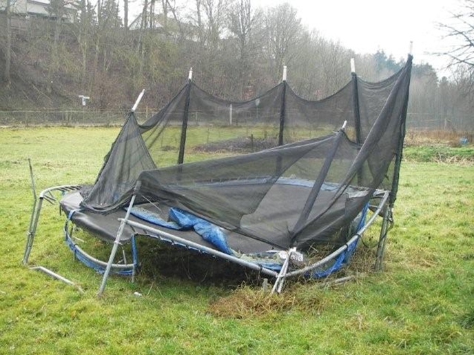 Beispiel gebrochenes Trampolin